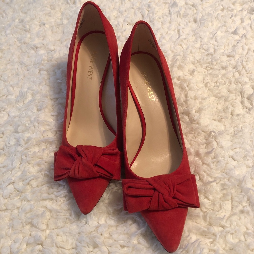 Nine West Pointed Bow Heels 6.5